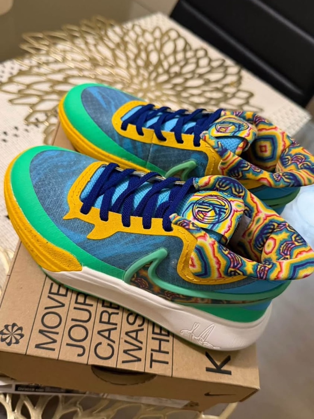 Nike Kids Multicolor Sneakers in Green, Yellow & Blue